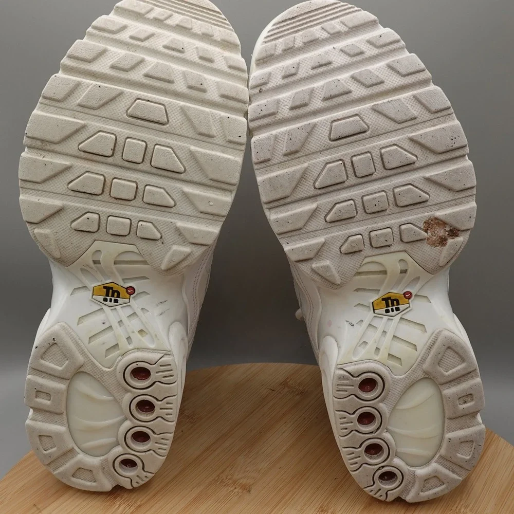 Nike Shoes Women 8.5 White Air Max Plus Sneaker Athletic TN CW7044-100 Flaws
